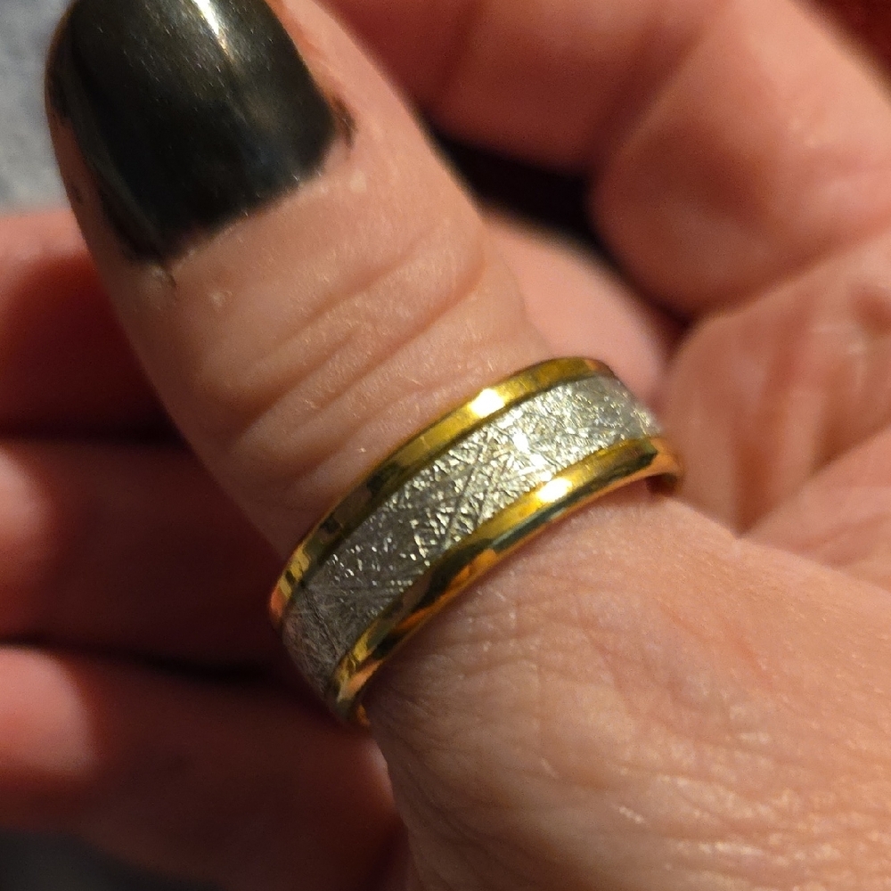 Source Unknown Gold and Silver Two-Tone Jewelry Ring